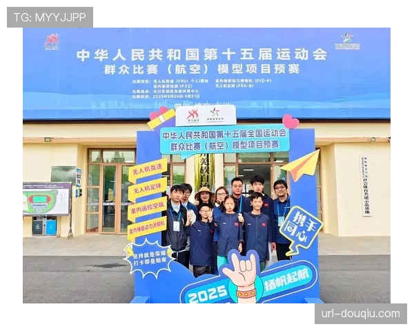 上海浦发银行队与东风本田队争夺中国职工足球超级联赛总决赛冠军 上海浦发银行队与东风本田队争夺中国职工足球超级联赛总决赛冠军