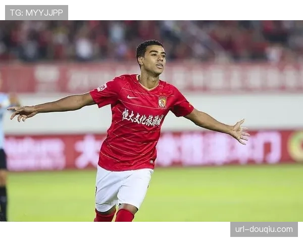 基米希万圣节南瓜装扮引热议 球迷纷纷点赞讨论 基米希万圣节南瓜装扮引热议 球迷纷纷点赞讨论