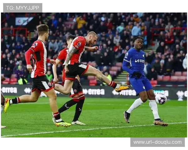 卡拉巴赫球员向主场球迷表达感激之情