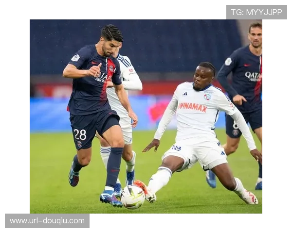 巴黎vs斯特拉斯堡争议瞬间：马尔基尼奥斯手球VAR判罚